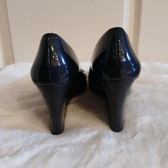 Tory Burch Navy Blue Patent Patent Leather Slip on Jade Wedge Pumps in size 8 - Picture 7 of 8
